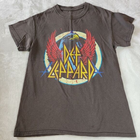 Def Leopard Grayish Brown Tshirt With Graphics Size Small - Picture 1 of 8